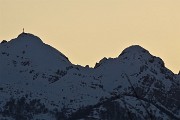 Alla Madonna delle Cime sul Corno Zuccone (1458 m) ad anello da Reggetto di Vedeseta in Val Taleggio il 13 gennaio 2018- FOTOGALLERY